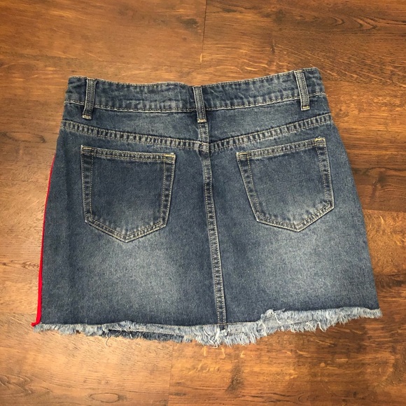 mini skirt - Picture 3 of 3